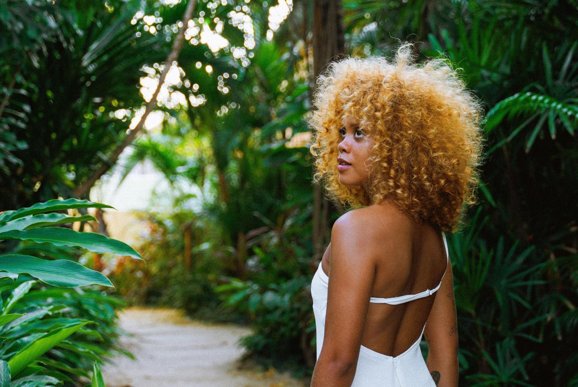 Cafe Jeri Hotel Jijoca de Jericoacoara Exteriör bild A woman with a blonde afro