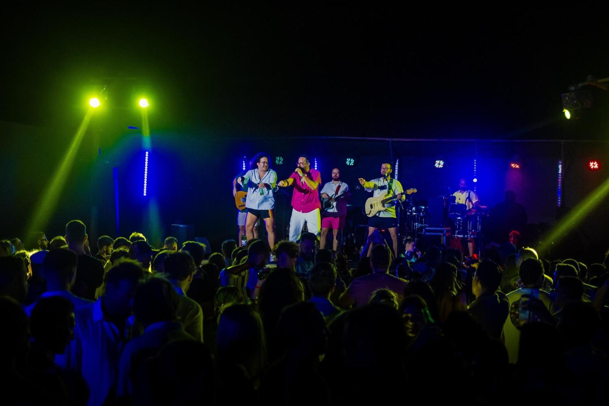 Cafe Jeri Hotel Jijoca de Jericoacoara Exteriör bild The band performing in 2019